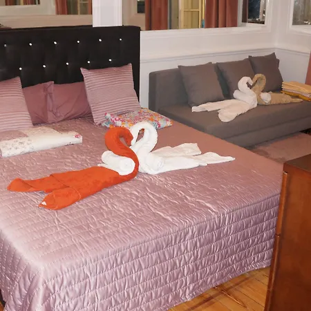 Apartman White And Grey *