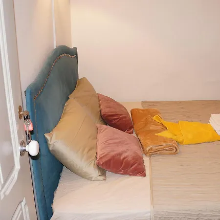 White And Grey Apartman
